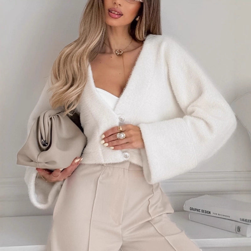 European and American  temperament white woolen jacket women's 2025 winter design short V-neck plush cardigan top