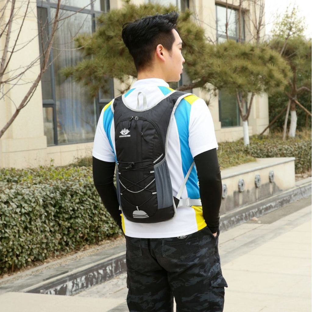 Cross-border new outdoor backpacking sports large-capacity backpack ultra-light anti-splashing water off-road hiking and mountaineering bag