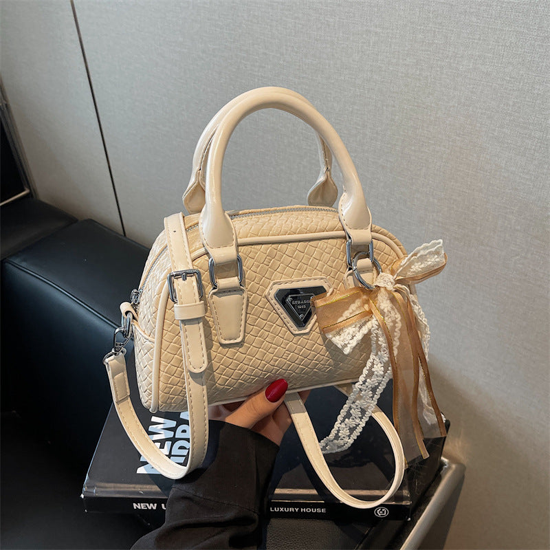 Retro small bag women 2025 new popular versatile messenger bag super fire portable bowling bag fashion shoulder bag