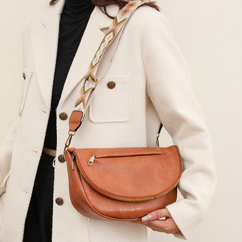Foreign trade popular breast bag women's new European and American retro shoulder messenger bag women's breast bag casual simple commuter women's bag