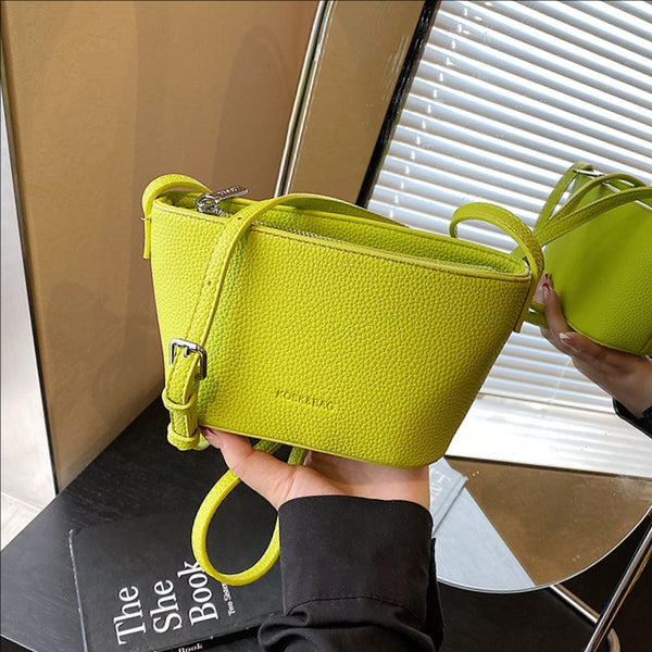 Niche casual shoulder bag women's bag 2025 new foreign style commuter messenger bag Korean version of high-end fashion bucket bag
