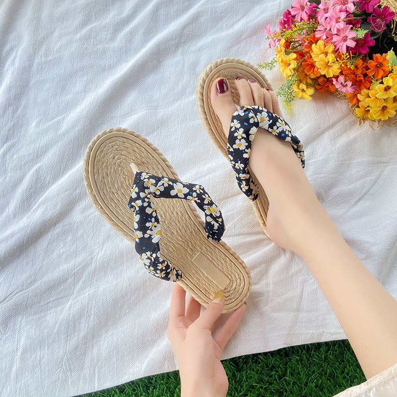 Women's flip-flops: lightweight, comfortable, and stylish for summer beach getaways. trendy, versatile, and non-slip sandals