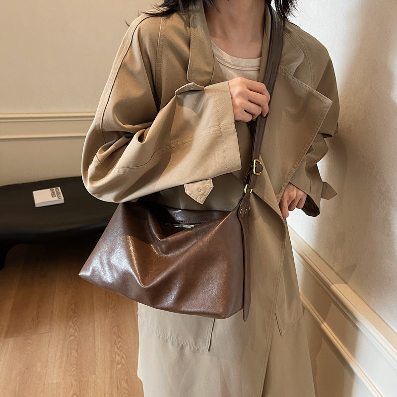 Retro bag women's large capacity 2025 new casual shoulder messenger bag simple commuter dumpling bag