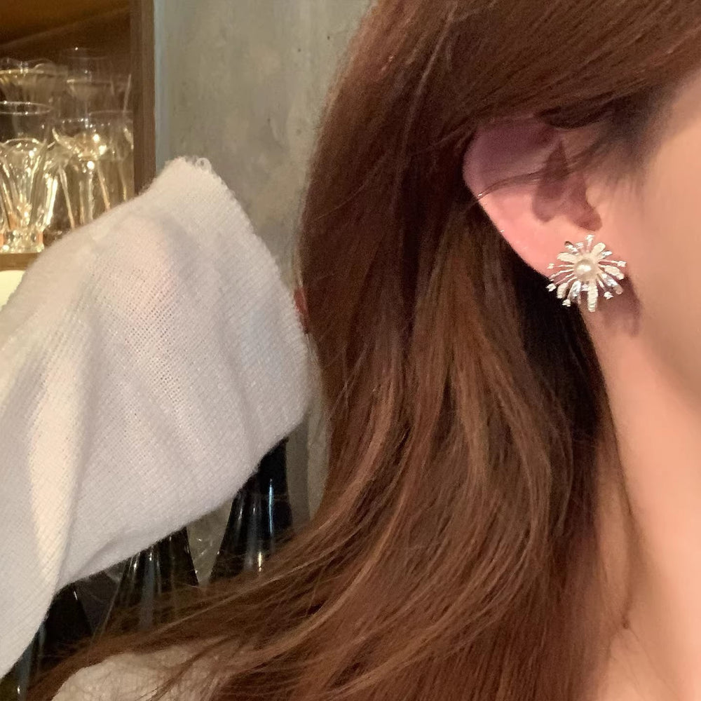 Sparkling zircon silver-white pearl firework stud earrings - women's luxury, high-end, unique design, fashionable commute accessories