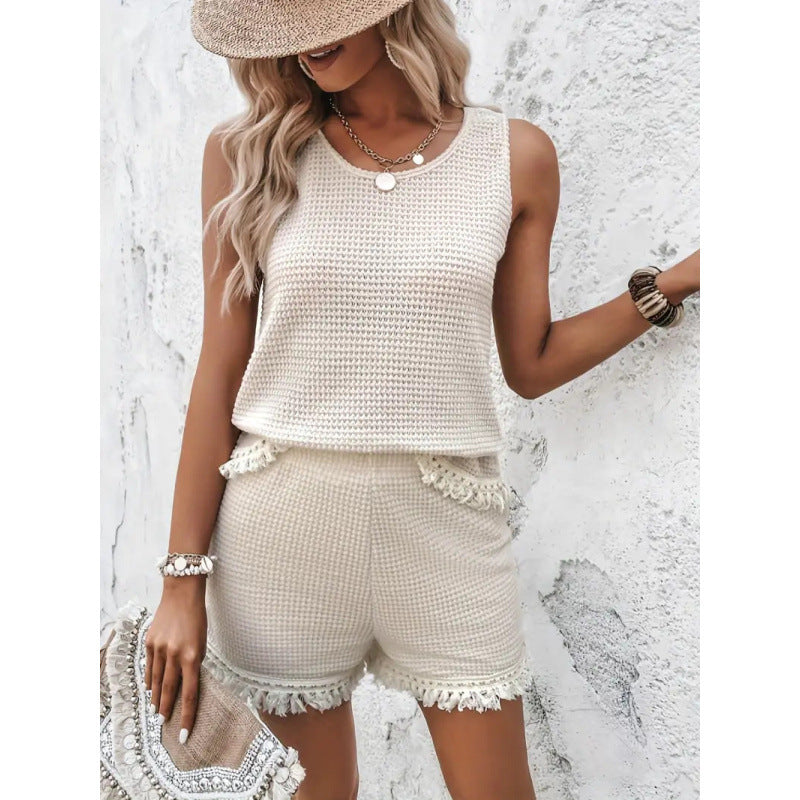 Shipped: independent e-commerce platform , european and american style women's clothing, top and shorts set, sleeveless round neck pullover top
