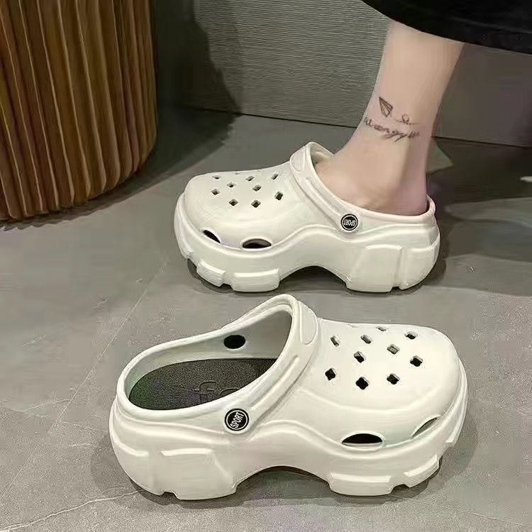 Women's clogs - new 2024 summer collection: chunky sole, non-slip, trendy office-ready, height-increasing, closed-toe sandals for beach and everyday wear