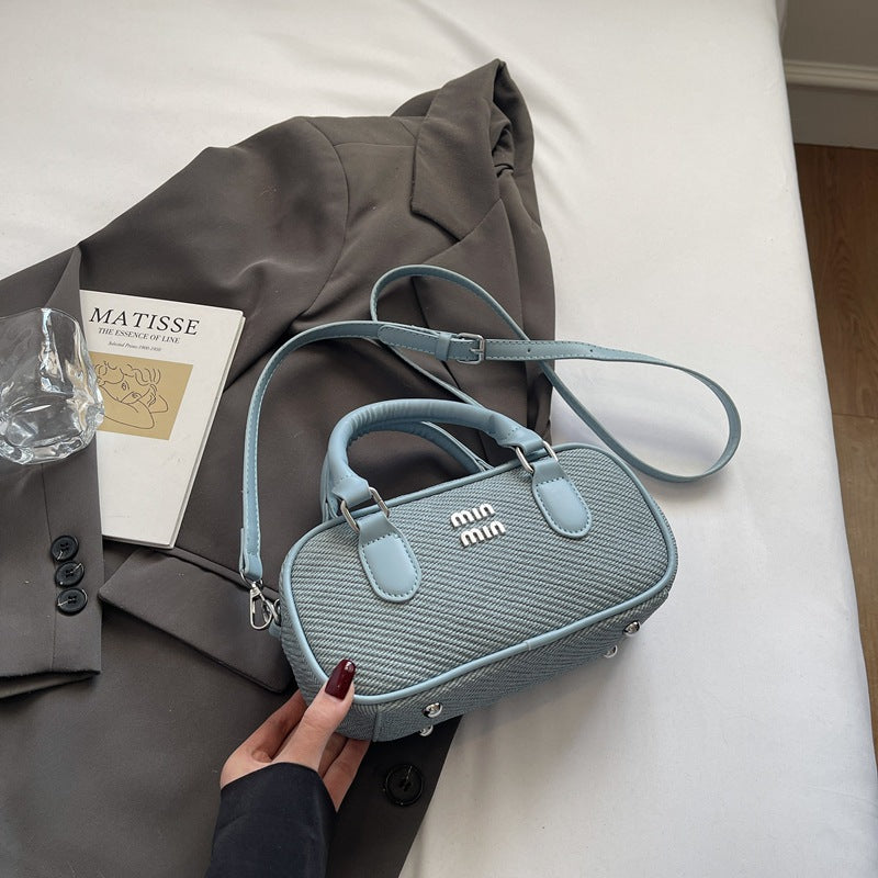 Cross-border versatile simple messenger bag women's summer 2025 new fashion Korean version of high-end portable commuter bag women