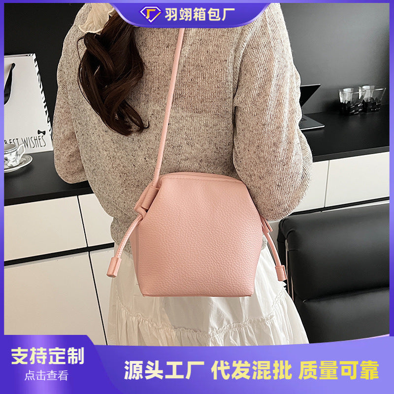 Foreign trade is popular this year, small bags for women's summer 2025 new fashion niche messenger bags, Korean version bucket bags