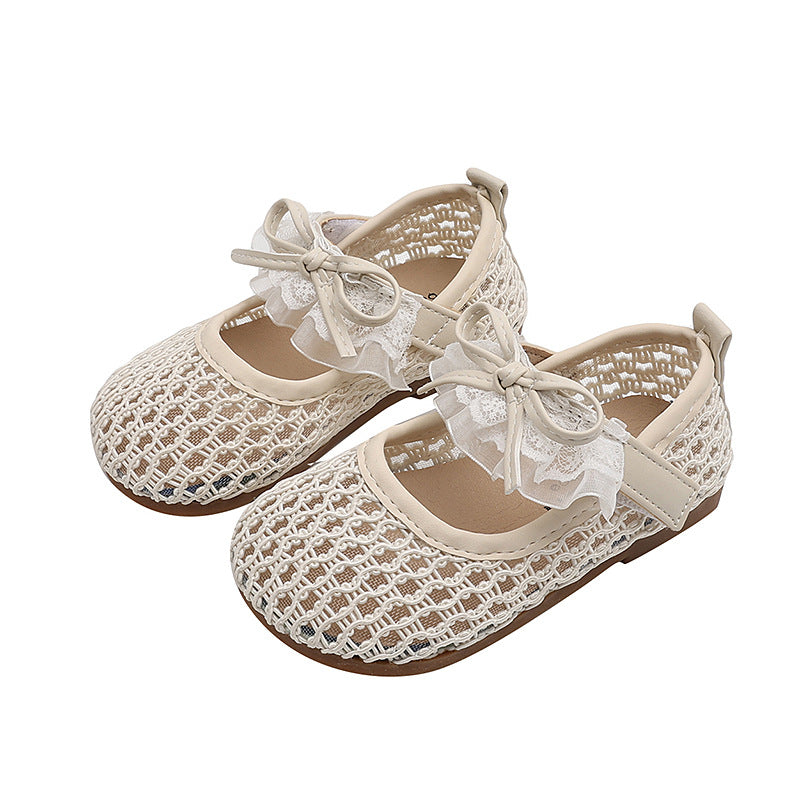 Princess-style girls' mesh pre-walker shoes with bow and pearl accents, soft-soled toddler shoes, breathable and odor-resistant summer sandals