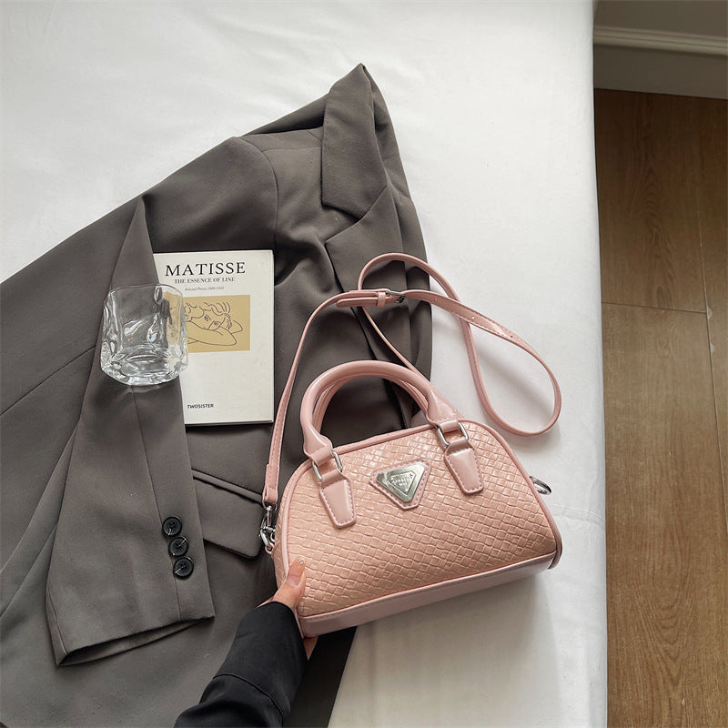 Retro small bag women 2025 new popular versatile messenger bag super fire portable bowling bag fashion shoulder bag