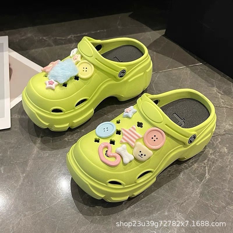 Women's clogs - new 2024 summer collection: chunky sole, non-slip, trendy office-ready, height-increasing, closed-toe sandals for beach and everyday wear