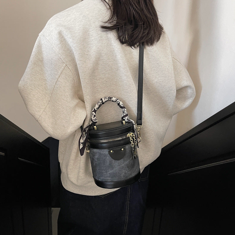 Retro contrasting color bucket bag women's 2025 new niche design portable cylinder bag versatile texture shoulder messenger bag
