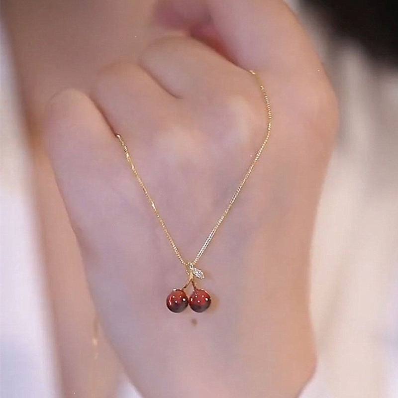 Japanese and korean high-end red pendant cherry necklace for women summer accessible luxuryniche style design clavicle chain elegant exquisite necklace