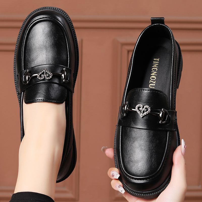 2025 new autumn women's comfort shoes: soft sole, non-slip, slip-on loafers for middle-aged and elderly women