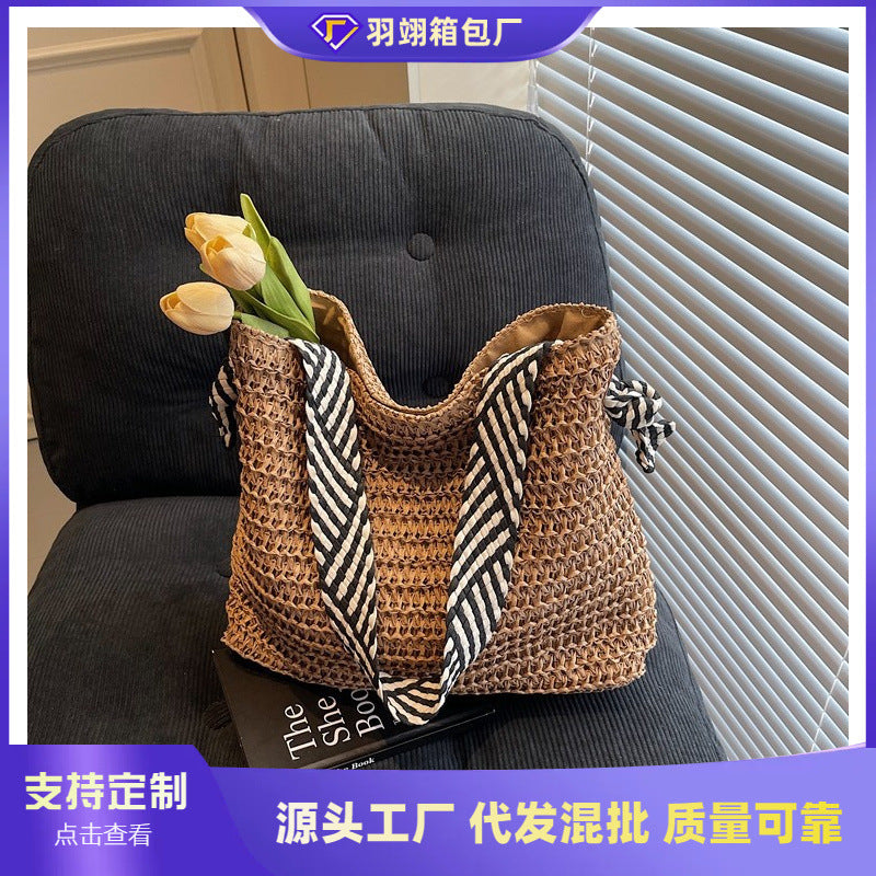 Cross-border straw bag women's large-capacity messenger bag 2025 new holiday woven bag lazy wind shoulder tote bag