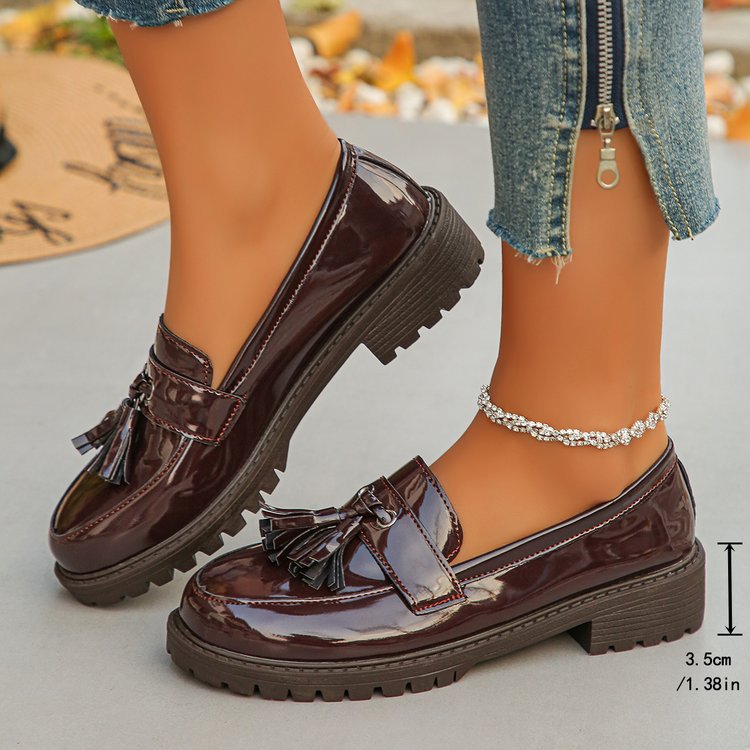 Wholesale women's plus size spring/autumn new british style chunky sole leather loafers with tassel detail - slip-on flats