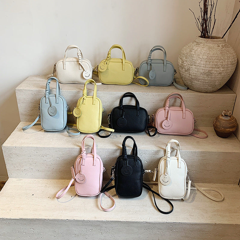 Fashion shoulder bag new simple casual commuter messenger bag  Korean version of high-end sense foreign versatile bag women