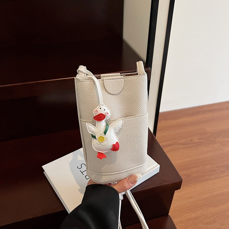 Small bag for  mobile phones Women's 2025 new fashion bucket bag Summer simple texture shoulder messenger bag