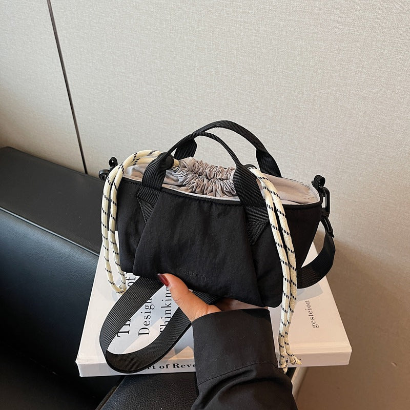 Foreign order summer niche leisure outdoor small bag women's 2025 new versatile shoulder messenger bag bundle hand bag