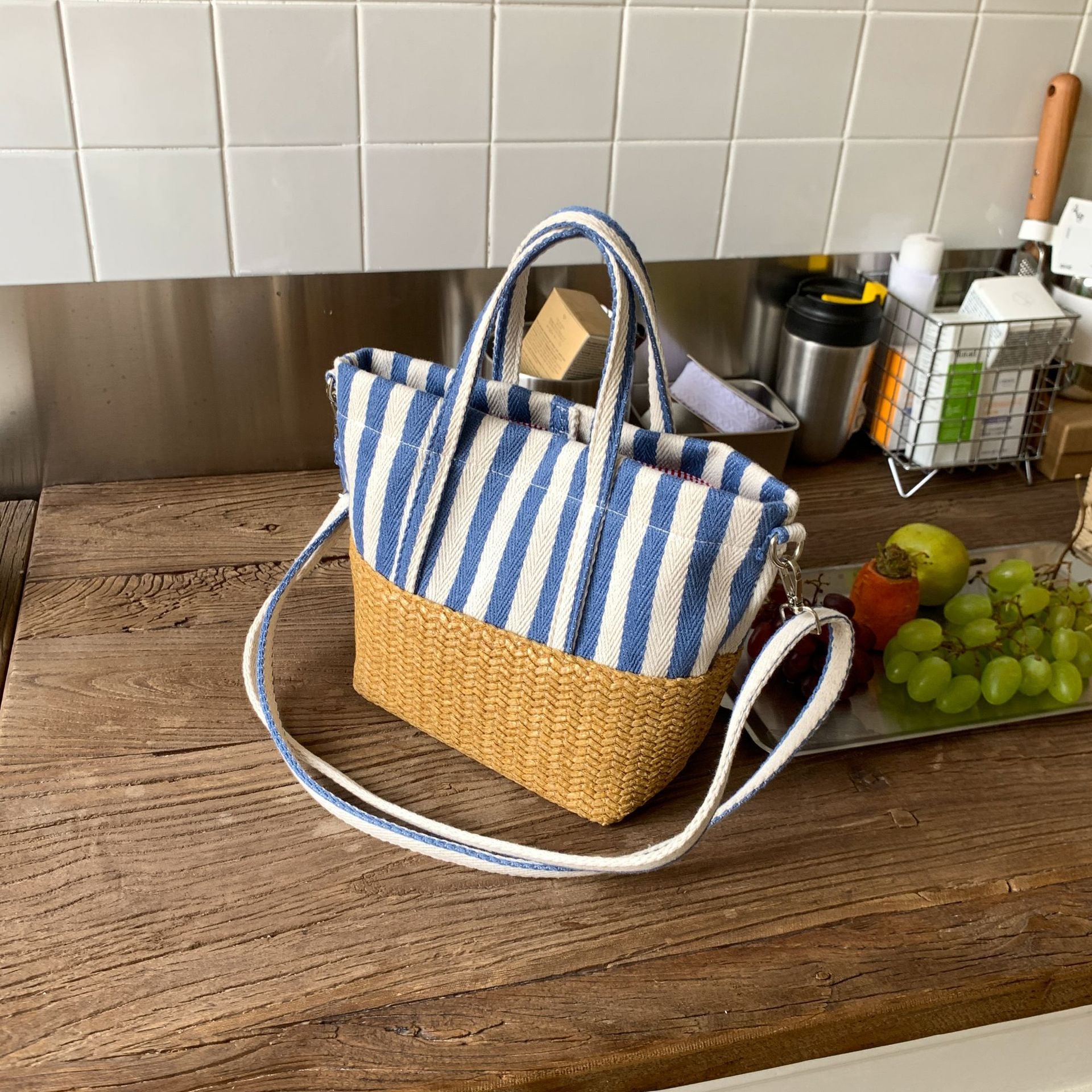 Striped handmade straw bag European and American fashion vegetable basket tote bag 2025 summer large capacity portable beach bag women