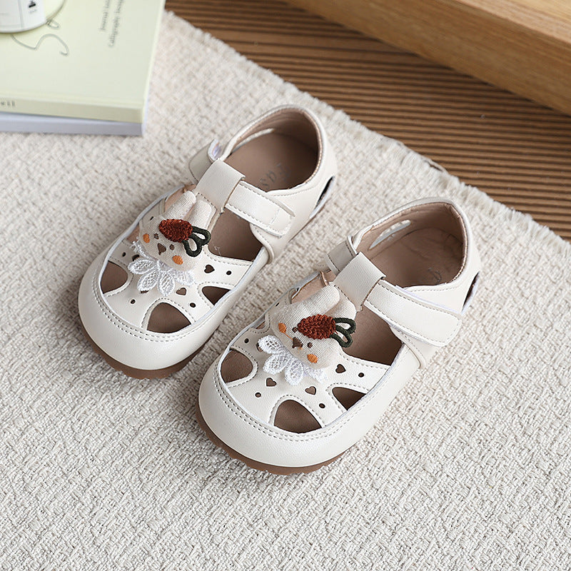 Girls' non-slip sandals - new summer collection: stylish cartoon soft-soled hollow-out flats, versatile little leather shoes for kids