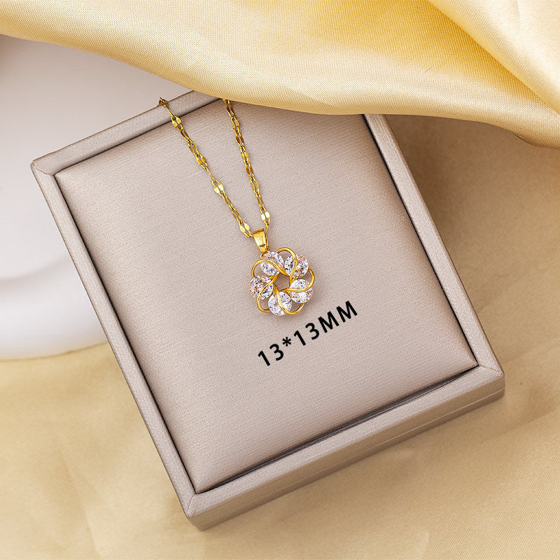 Necklace female simple fashion niche design hot style titanium steel pendant high-end electroplated versatile elegant clavicle chain