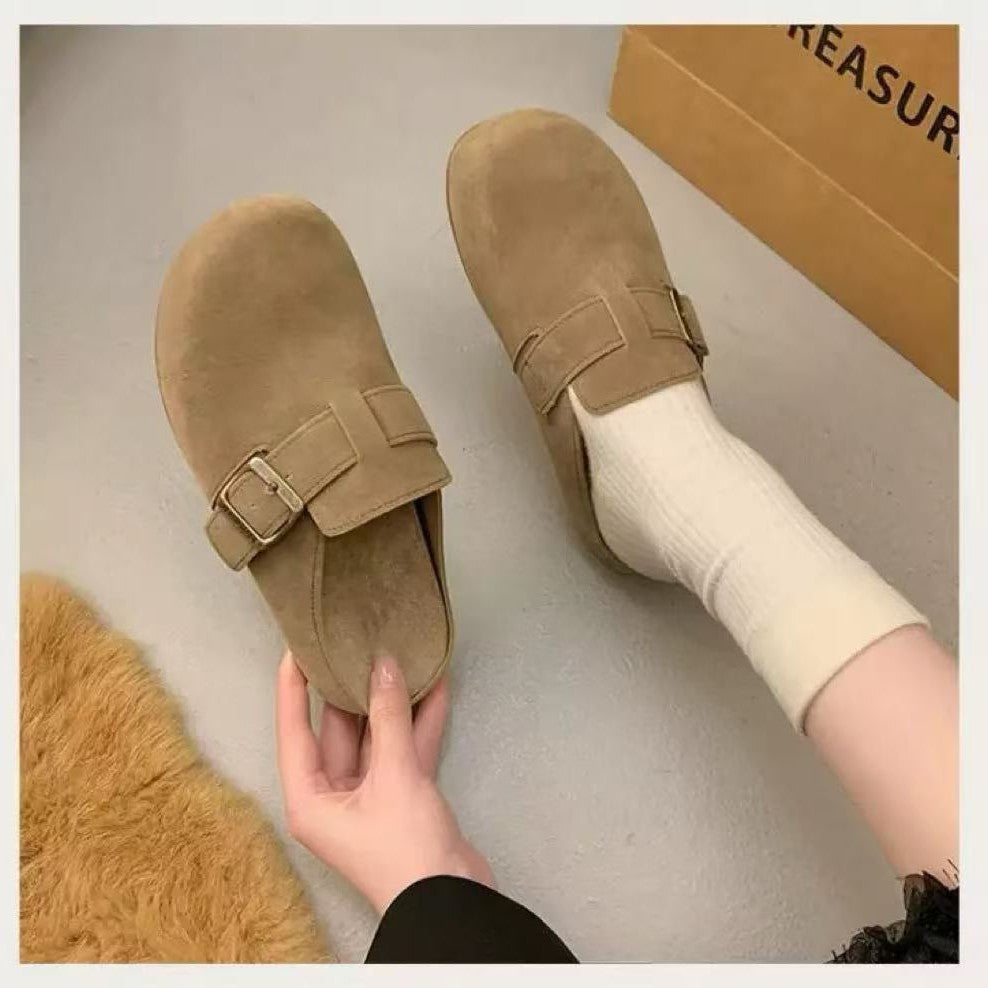 Versatile and stylish birkenstock-style mules with a closed-toe design, perfect for women's casual wear. new trendy slip-on birkenstocks for autumn 2025, available wholesale
