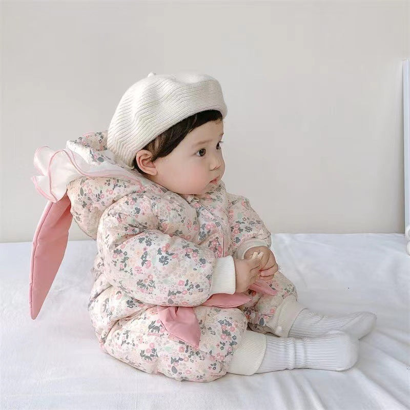 Newborn baby girl's winter outfit: thickened one-piece romper, fleece-lined, perfect for full-month celebrations, 100-day celebrations, and winter outings