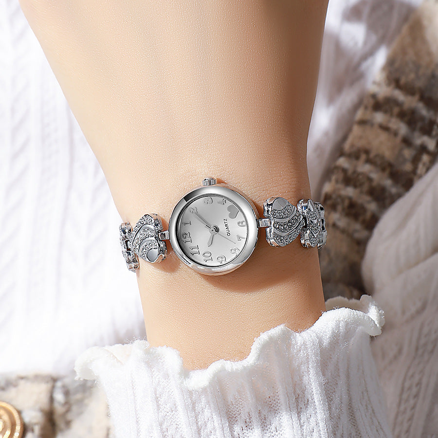 New women's heart-shaped bracelet watch - cross-border hot seller, quartz movement, petite diamond-accented watch bracelet, wholesale from manufacturer