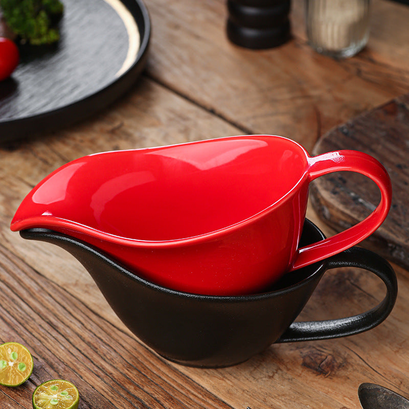 European style ceramic sauce boat western food steak juice bucket cup teppanyaki black pepper tomato juice ceramic handle cup seasoning