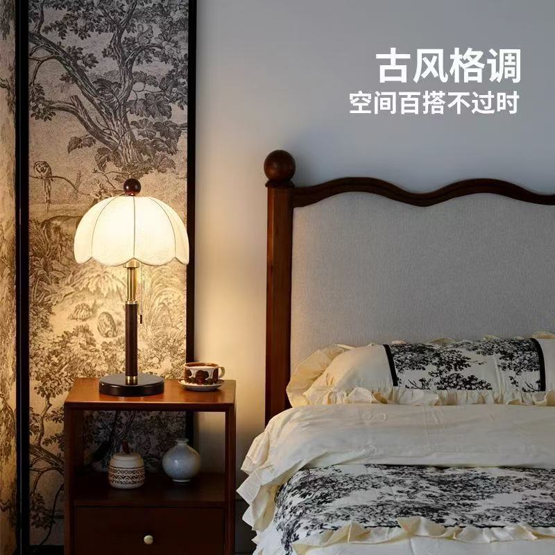French medieval atmosphere fabric american living room bedroom bedside table study solid wood lamp retro nostalgic decorative table lamp