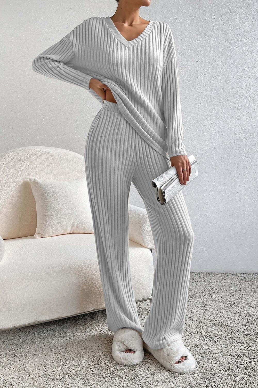 two-piece set for women,  autumn new collection: stylish and casual straight-leg pants with a chic, loose-fit v-neck ribbed knit top