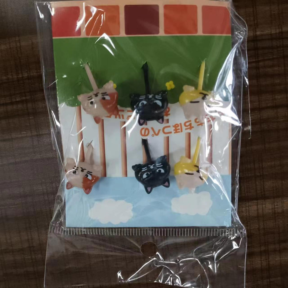 Japanese cartoon fruit picks creative children's food forks cake forks cute animal dessert forks plastic fruit forks