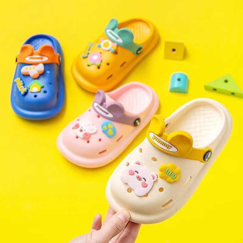 Kids crocs slippers boys summer cartoon indoor stepping on shit cute outwear soft bottom baby bathroom sandals