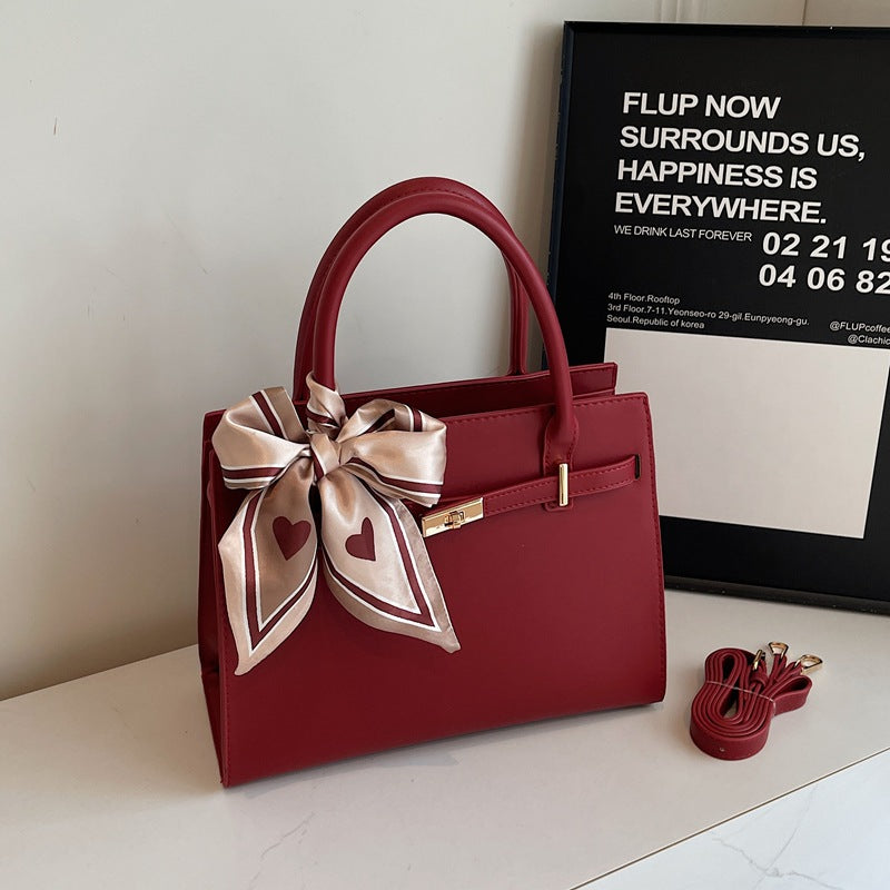 Fashion bag niche new women's bag messenger bag red bridal wedding bag autumn and winter mother hand bag