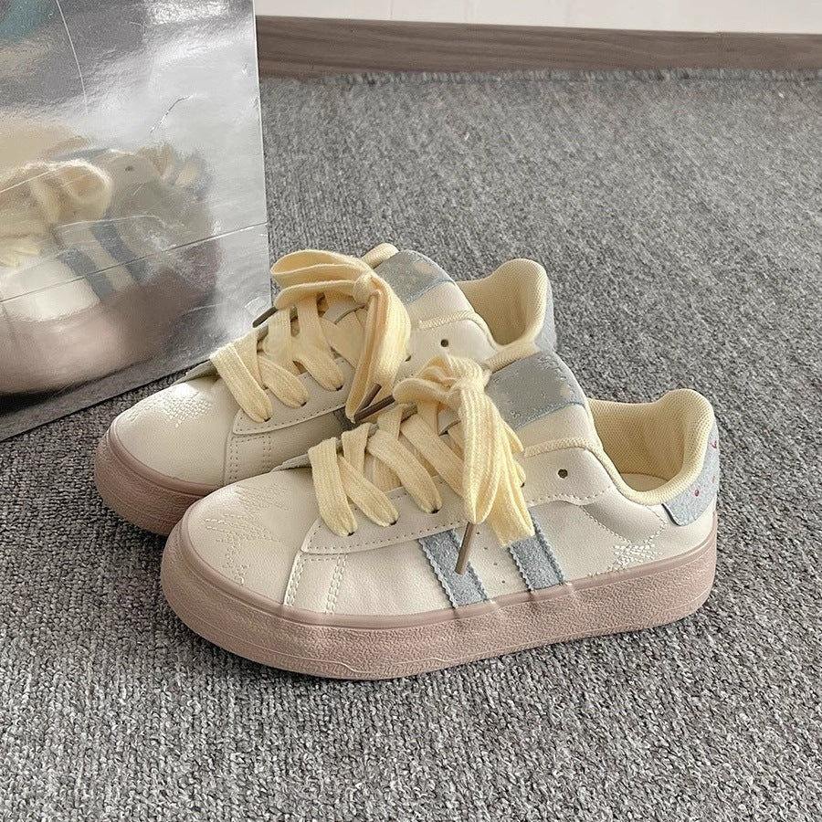 Trendy chinese chic niche versatile graffiti print skate shoes 2026 new ins spring/summer casual white sneakers student campus style
