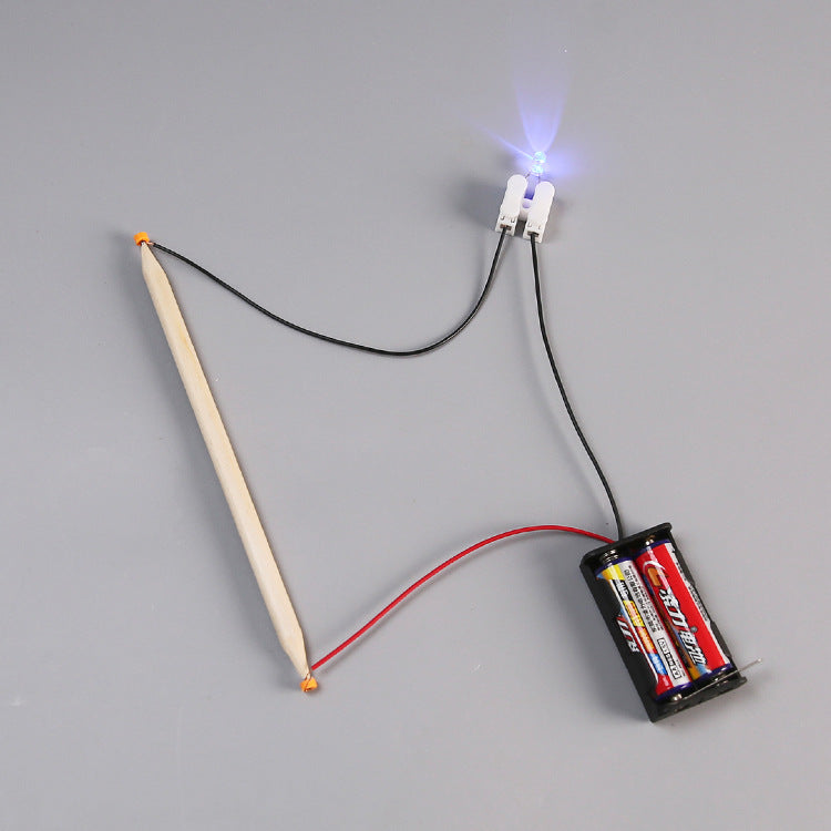 Pencil conduction, primary school students handmade DIY circuit science experiment puzzle invention technology small production toy materials