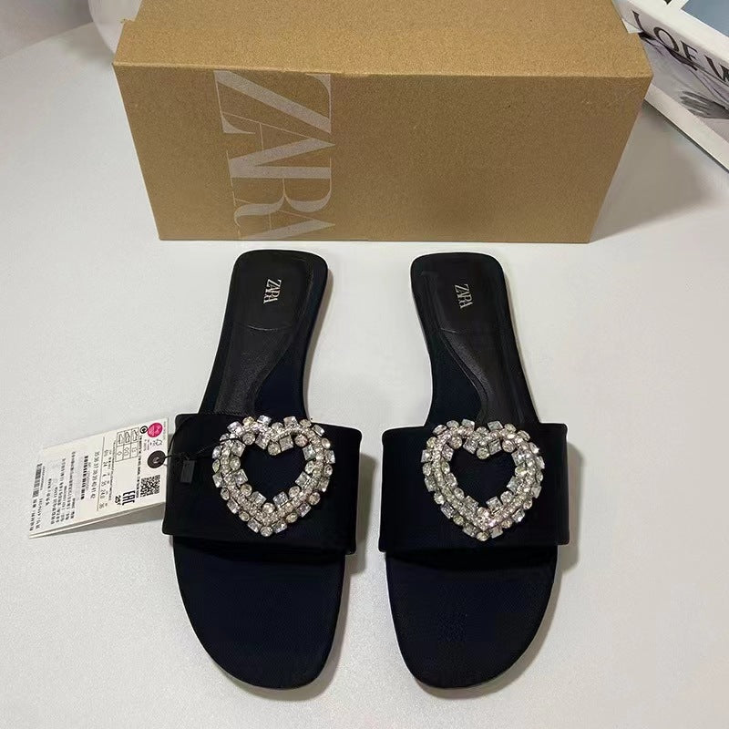 2024 summer new flat sandals with heart-shaped rhinestone buckle, open back, round toe, fashionable women's shoes for outdoor wear