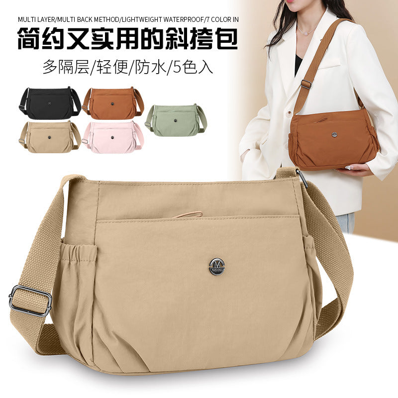 Simple new solid color shoulder bag women's light casual versatile outdoor small square bag fashionable commuter pleated messenger bag