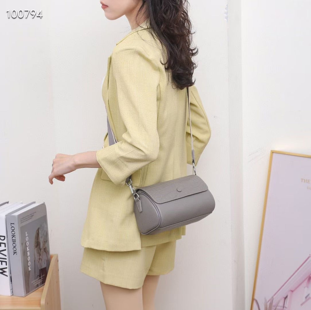 Women's bags autumn/winter 2024 new arrivals: genuine leather crossbody bags, wholesale small bags, fashionable and versatile niche shoulder bags, trendy styles