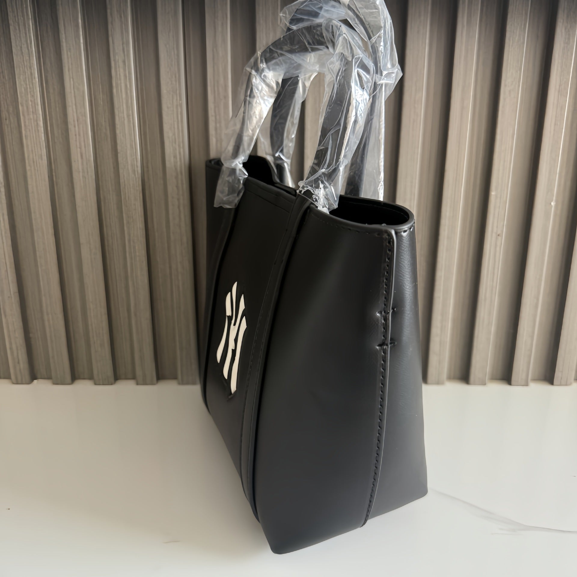 South Korea MLB2024 new vegetable basket portable shoulder bag Yankees commuter versatile tote bag shopping bag