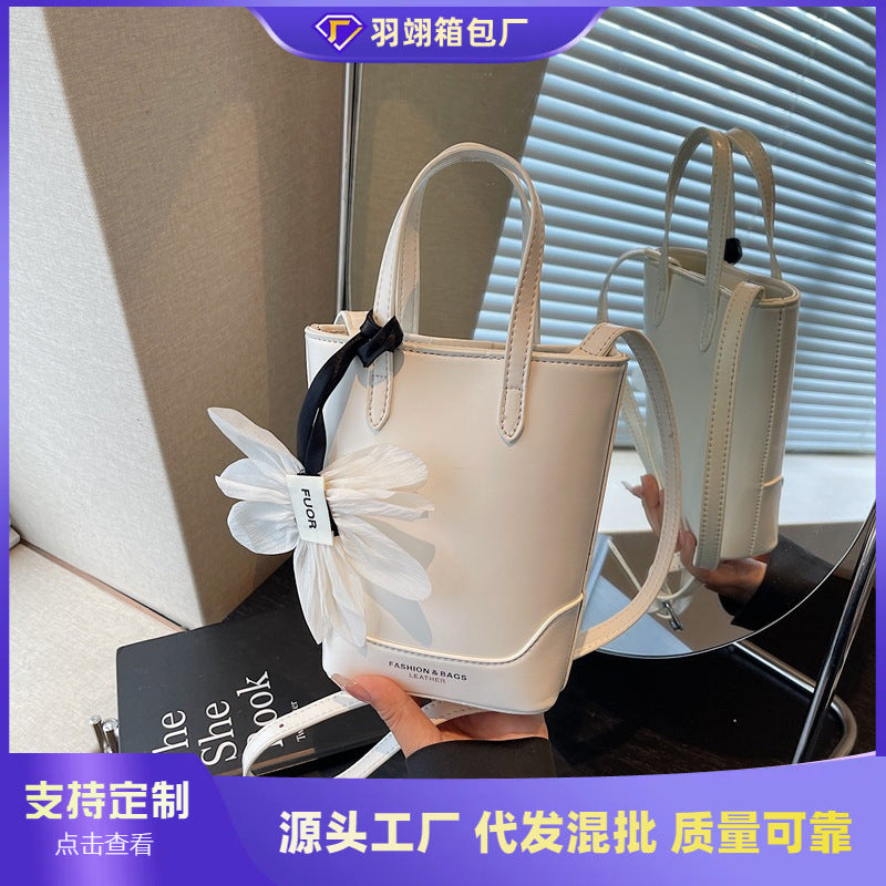 Cross-border exquisite flower mobile phone bag 2025 new women's summer trend popular bucket bag premium texture messenger bag