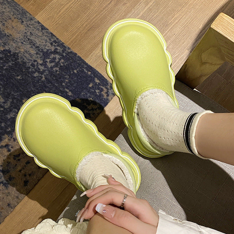 Waterproof cotton slippers for women, suitable for wearing outdoors in autumn and winter. thick-soled, closed-back cotton slippers, indoor/outdoor fuzzy slippers, non-slip postpartum shoes