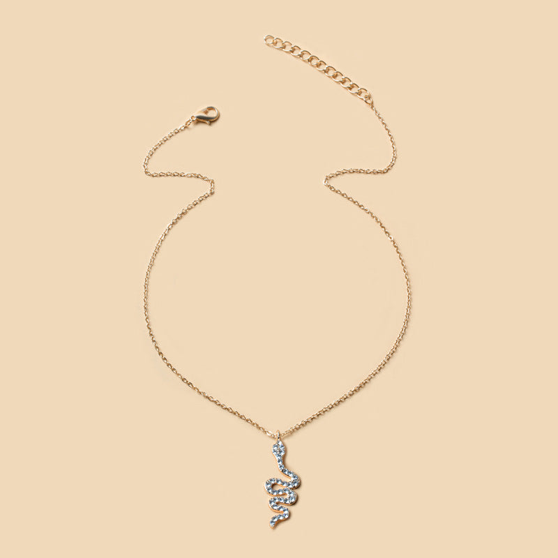 Wholesale vintage snake pendants - european & american cross-border trendy jewelry - snake-shaped elements with diamond accents - high-end sweater necklace for women