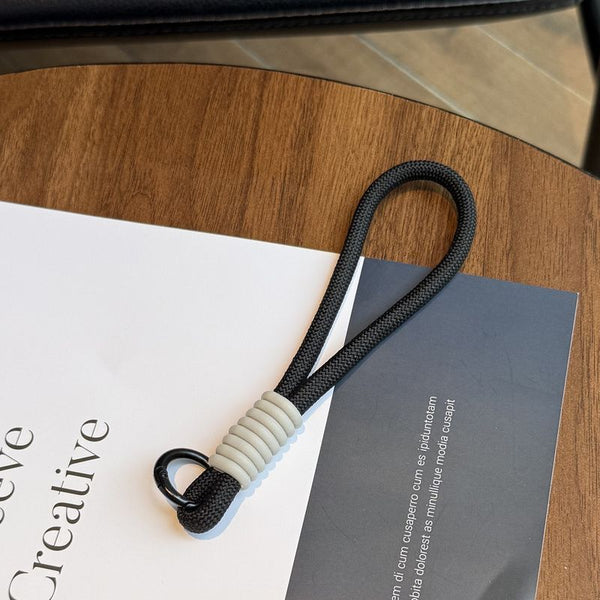 Creative short contrasting color portable rope, multi-functional keychain, backpack, mobile phone case, versatile wristband, hand-woven.