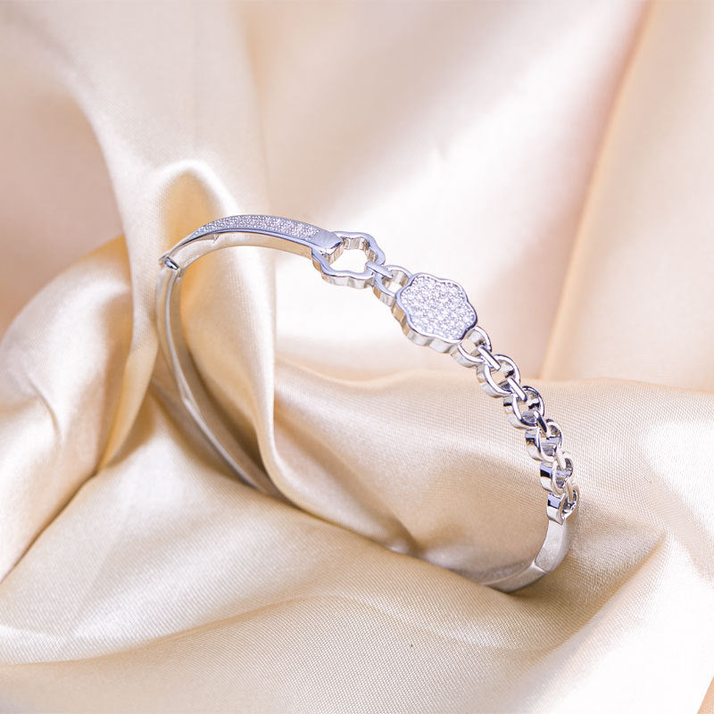 Hand jewelry for women, niche design, hot-selling bracelets, high-end minimalist inlaid versatile elegant bangles, new design jewelry
