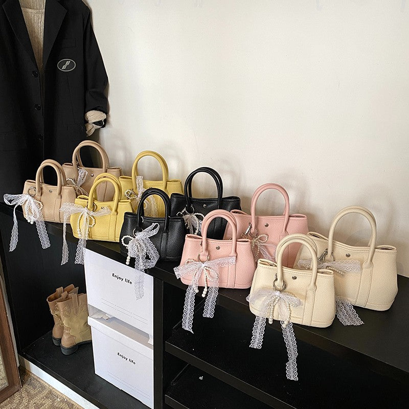 Fashion handbags are popular this year, casual commuting messenger bags, new Korean version of foreign style versatile travel shoulder bags