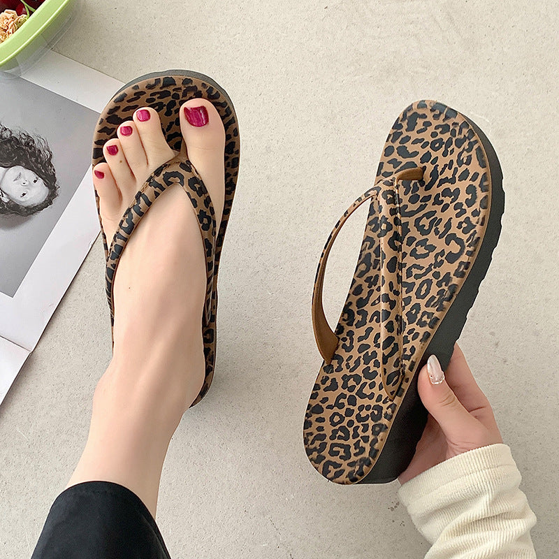 2025 summer new flat fashion leopard print flip-flops women's non-slip outdoor beach wedge sandals