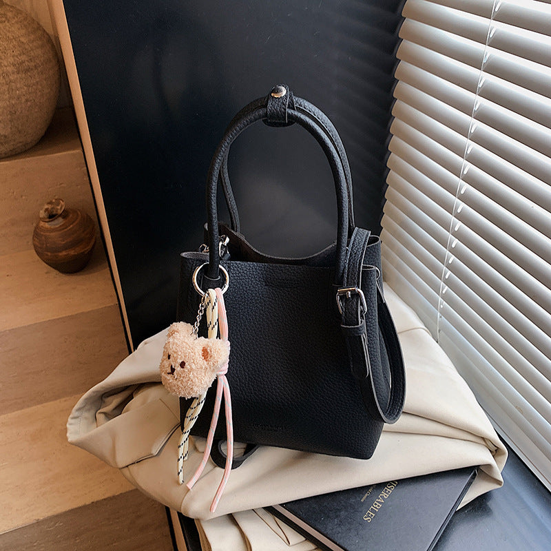 Casual fashion shoulder bag  new high-end simple commuter messenger bag Korean version niche versatile handbag