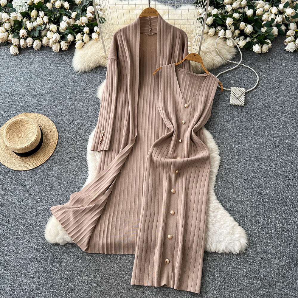 Elegant and chic: oversized knit cardigan with midi length + sleeveless bodycon dress with metallic buckle detail